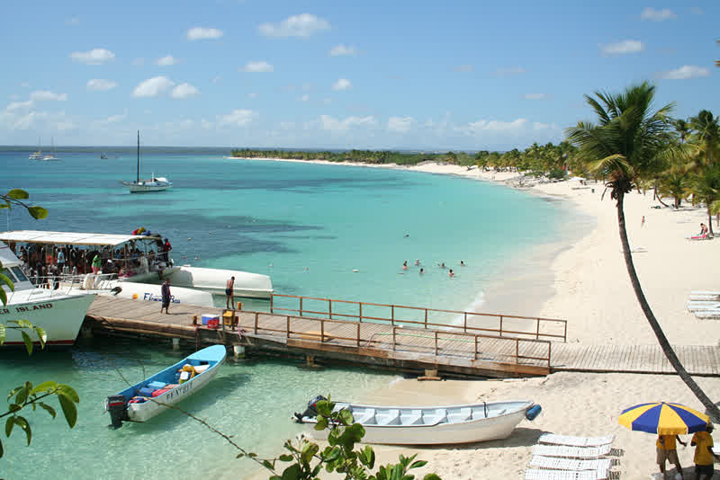 Playa de arena blanca en Isla Catalina
